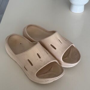 Hoka women’s Ora recovery slide 3 size 7 women and size 5 men’s beige